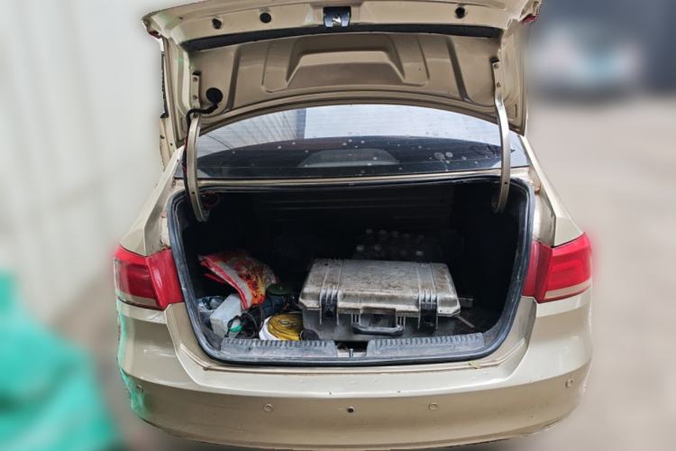 Used Volkswagen Santana 2013 1.6L Manual Fashion Edition Trunk