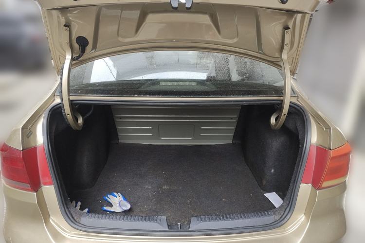 Used Volkswagen Santana 2013 1.6L Automatic Comfort Edition Trunk