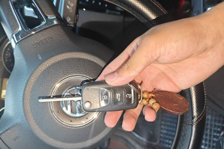 Used Volkswagen Santana 2013 1.6L Automatic Luxury Edition Vehicle Key