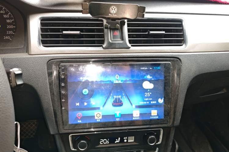 Used Volkswagen Santana 2014 1.6L Automatic 30th Anniversary Edition Audio And AC Panel