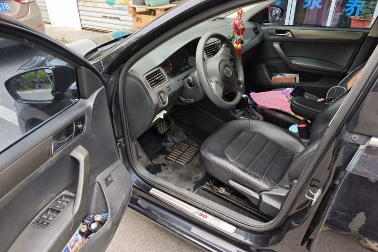 Used Volkswagen Santana 2014 1.6L Automatic 30th Anniversary Edition Driver Seat