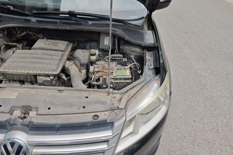 Used Volkswagen Santana 2014 1.6L Automatic 30th Anniversary Edition Engine Bay Left