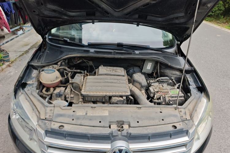 Used Volkswagen Santana 2014 1.6L Automatic 30th Anniversary Edition Engine Bay