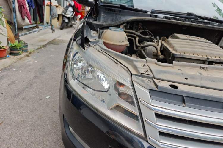 Used Volkswagen Santana 2014 1.6L Automatic 30th Anniversary Edition Right Front Headlight