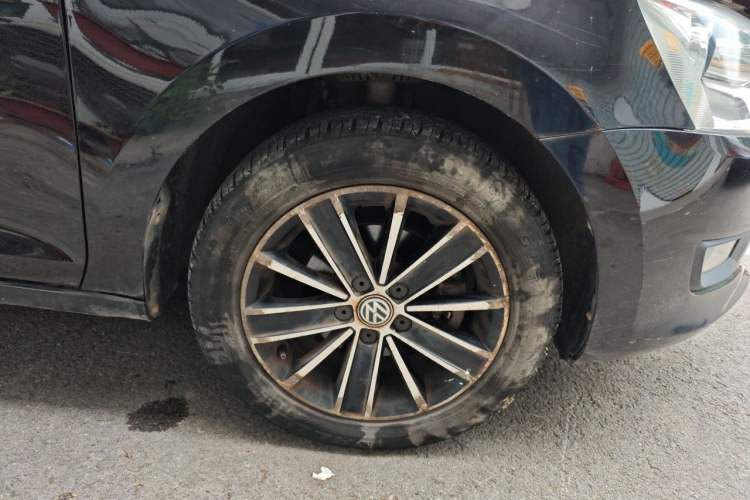 Used Volkswagen Santana 2014 1.6L Automatic 30th Anniversary Edition Right Front Wheel Hub
