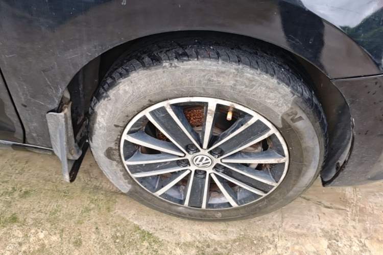 Used Volkswagen Santana 2014 1.6L Automatic 30th Anniversary Edition Right Front Wheel Hub
