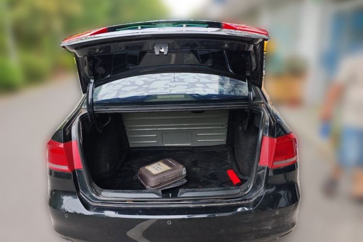 Used Volkswagen Santana 2014 1.6L Automatic 30th Anniversary Edition Trunk