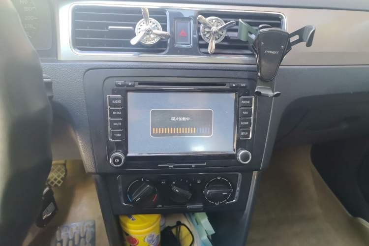 Used Volkswagen Santana 2015 1.6L Manual Comfort Edition Audio And AC Panel
