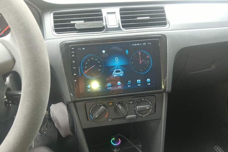Used Volkswagen Santana 2015 1.6L Manual Fashion Edition Audio And AC Panel