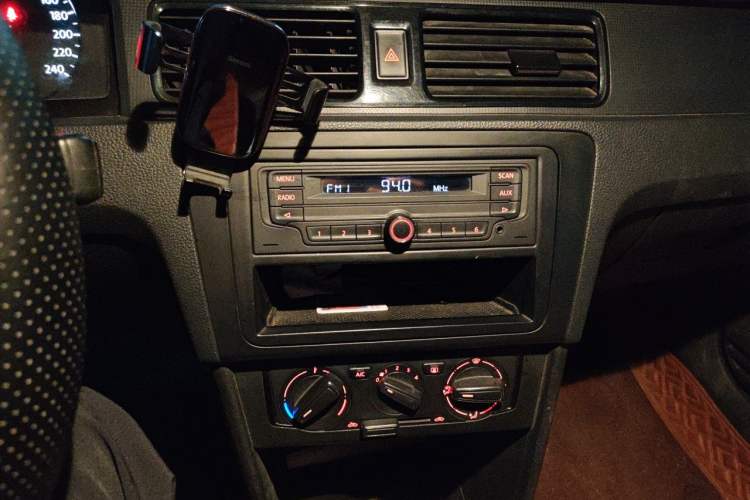 Used Volkswagen Santana 2015 1.6L Manual Fashion Edition Audio And AC Panel