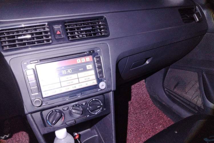 Used Volkswagen Santana 2015 1.4L Manual Fashion Edition Audio And AC Panel