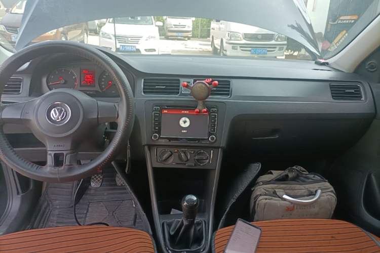 Used Volkswagen Santana 2015 1.6L Manual Fashion Edition Audio And AC Panel