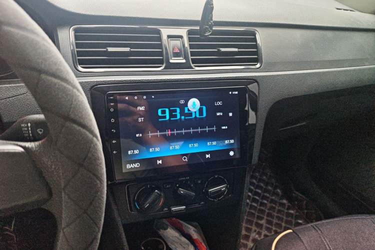Used Volkswagen Santana 2015 1.4L Manual Fashion Edition Audio And AC Panel