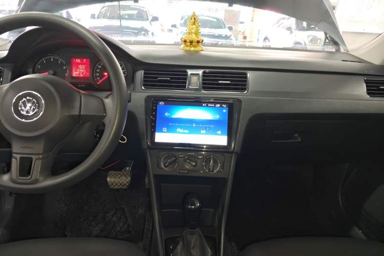 Used Volkswagen Santana 2015 1.6L Automatic Fashion Edition Audio And AC Panel