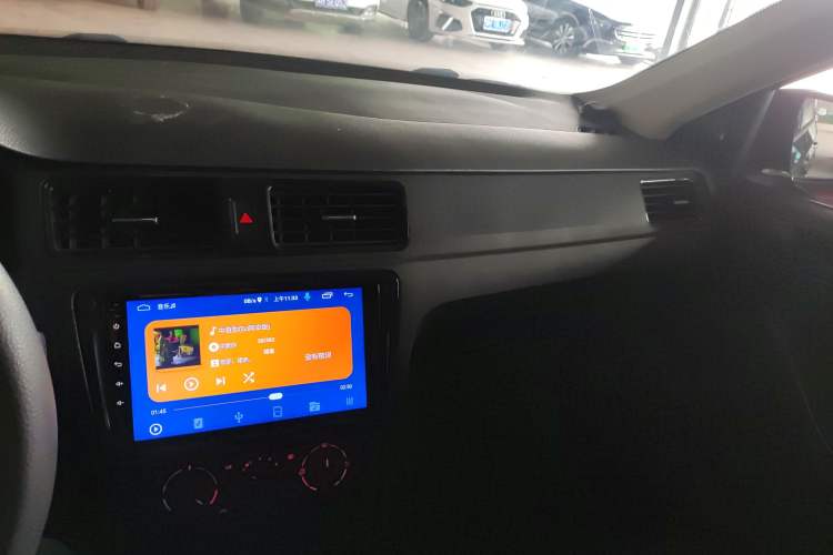 Used Volkswagen Santana 2015 1.6L Automatic Fashion Edition Audio And AC Panel