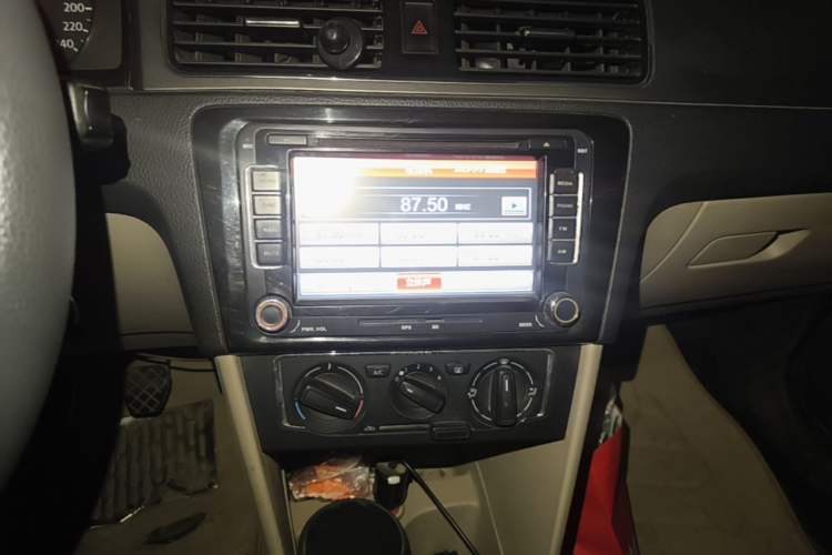 Used Volkswagen Santana 2015 1.6L Manual Comfort Edition Audio And AC Panel