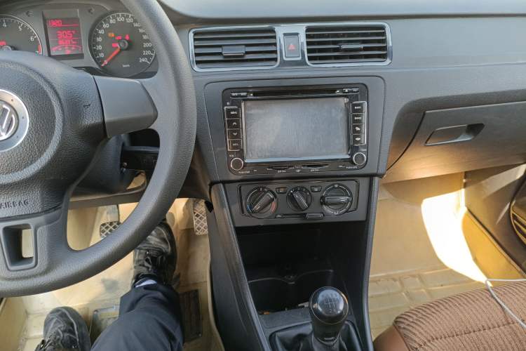 Used Volkswagen Santana 2015 1.4L Manual Fashion Edition Audio And AC Panel