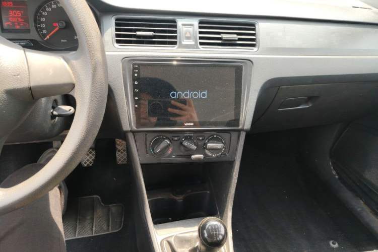 Used Volkswagen Santana 2015 1.6L Manual Fashion Edition Audio And AC Panel