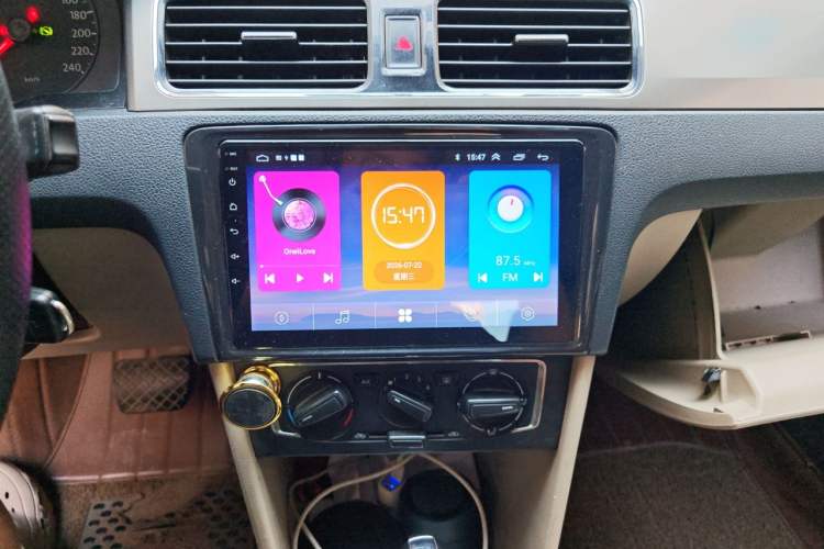 Used Volkswagen Santana 2015 1.6L Automatic Comfort Edition Audio And AC Panel