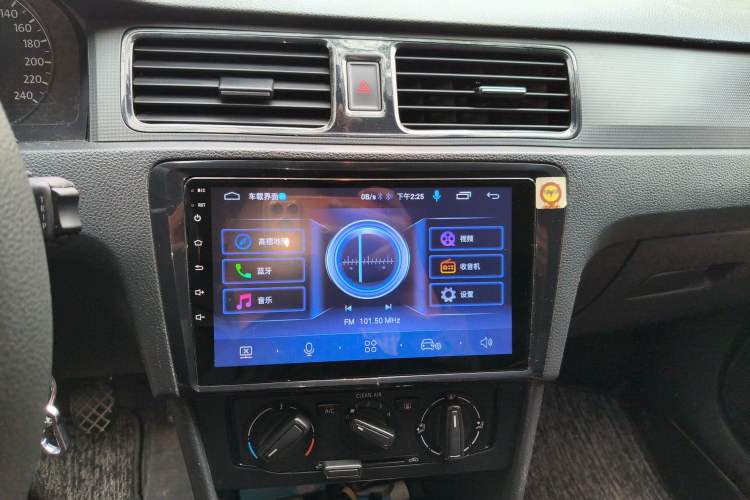 Used Volkswagen Santana 2015 1.4L Manual Fashion Edition Audio And AC Panel