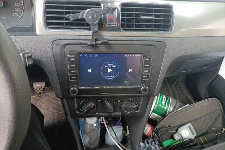 Used Volkswagen Santana 2015 1.6L Manual Comfort Edition Audio And AC Panel