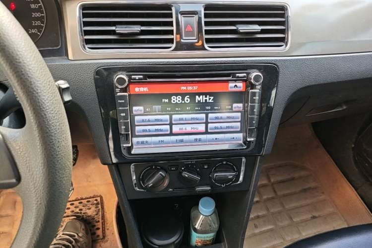 Used Volkswagen Santana 2015 1.6L Manual Comfort Edition Audio And AC Panel