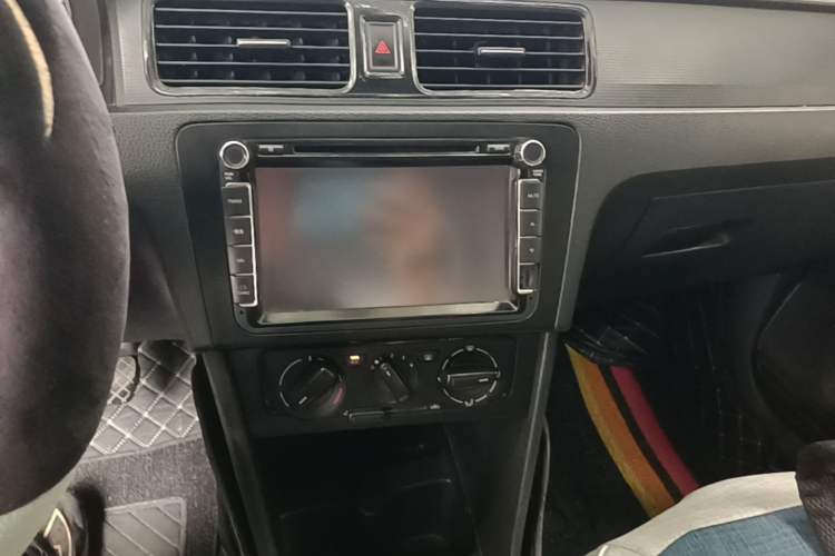Used Volkswagen Santana 2015 1.6L Manual Fashion Edition Audio And AC Panel