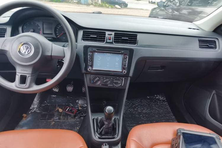 Used Volkswagen Santana 2015 1.4L Manual Fashion Edition Audio And AC Panel