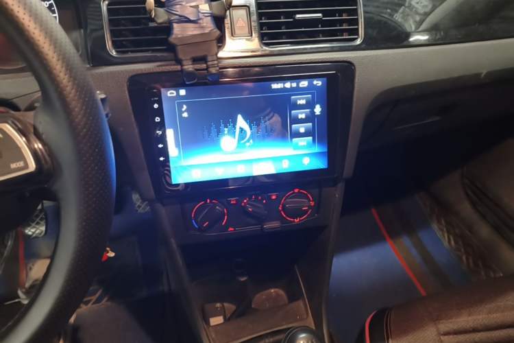 Used Volkswagen Santana 2015 1.6L Manual Fashion Edition Audio And AC Panel