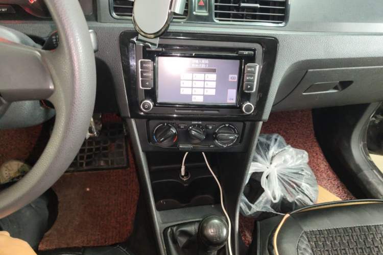 Used Volkswagen Santana 2015 1.4L Manual Fashion Edition Audio And AC Panel