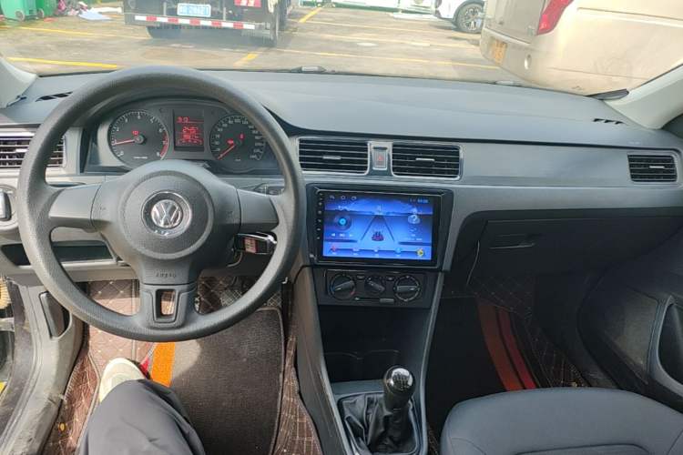 Used Volkswagen Santana 2015 1.6L Manual Fashion Edition Center Console