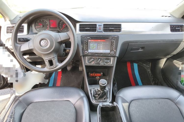 Used Volkswagen Santana 2015 1.6L Manual Comfort Edition Center Console