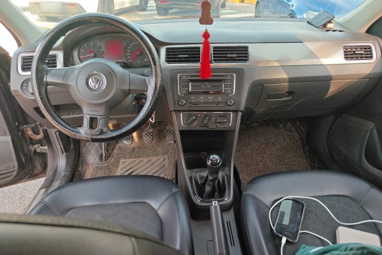 Used Volkswagen Santana 2015 1.6L Manual Comfort Edition Center Console