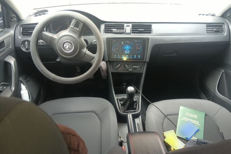 Used Volkswagen Santana 2015 1.6L Manual Fashion Edition Center Console