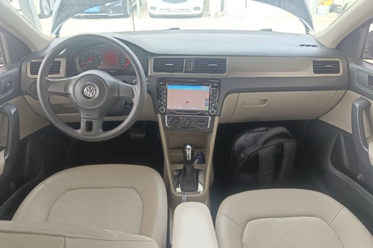 Used Volkswagen Santana 2015 1.6L Automatic Comfort Edition Center Console