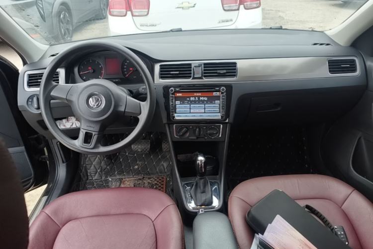 Used Volkswagen Santana 2015 1.6L Automatic Comfort Edition Center Console