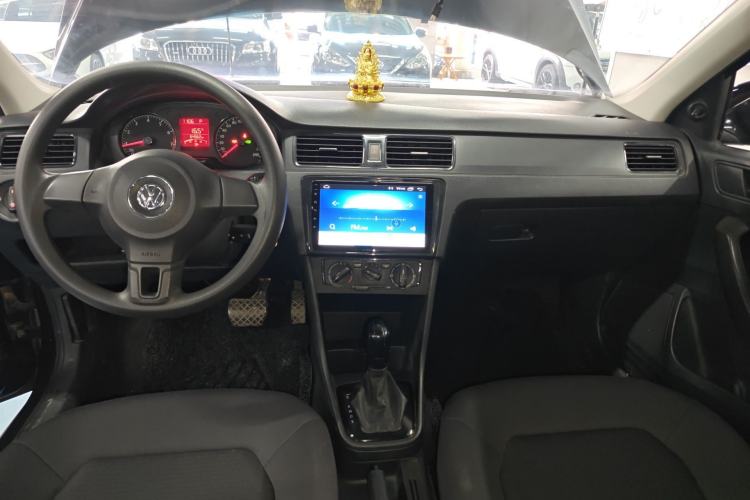 Used Volkswagen Santana 2015 1.6L Automatic Fashion Edition Center Console