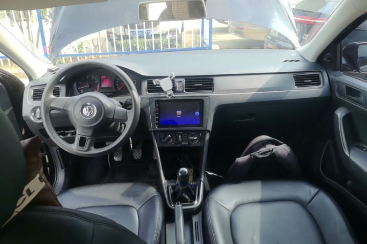 Used Volkswagen Santana 2015 1.6L Manual Fashion Edition Center Console