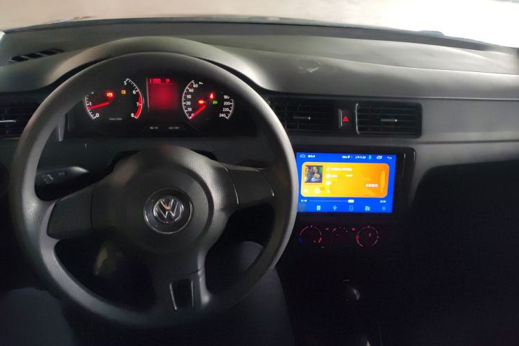 Used Volkswagen Santana 2015 1.6L Automatic Fashion Edition Center Console
