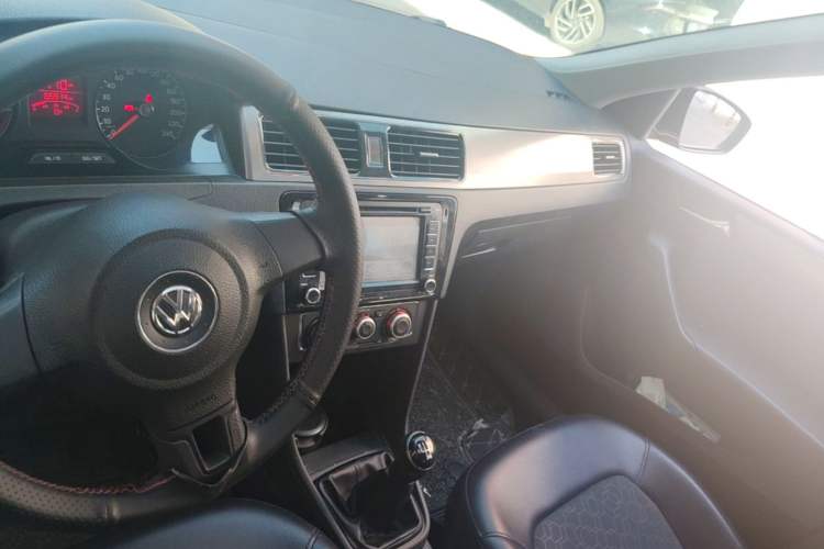Used Volkswagen Santana 2015 1.6L Manual Comfort Edition Center Console