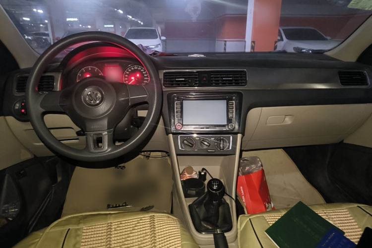 Used Volkswagen Santana 2015 1.6L Manual Comfort Edition Center Console