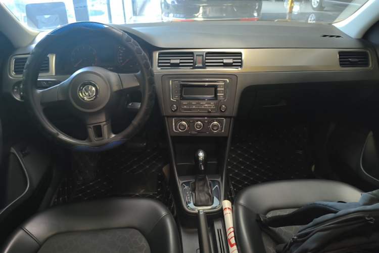 Used Volkswagen Santana 2015 1.6L Automatic Comfort Edition Center Console