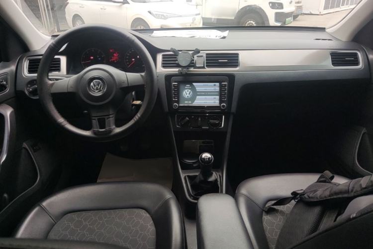 Used Volkswagen Santana 2015 1.6L Manual Comfort Edition Center Console