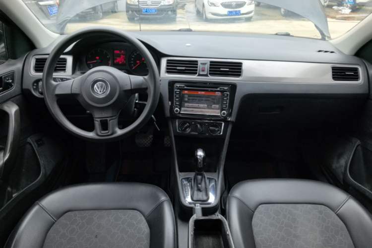 Used Volkswagen Santana 2015 1.6L Automatic Comfort Edition Center Console