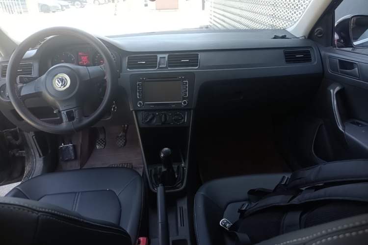 Used Volkswagen Santana 2015 1.6L Manual Fashion Edition Center Console