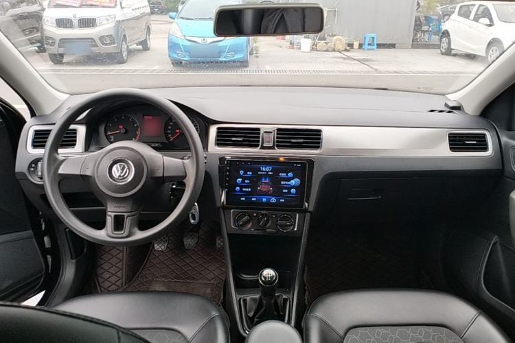 Used Volkswagen Santana 2015 1.6L Manual Comfort Edition Center Console