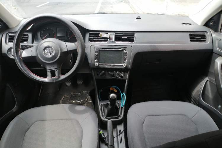 Used Volkswagen Santana 2015 1.6L Manual Fashion Edition Center Console