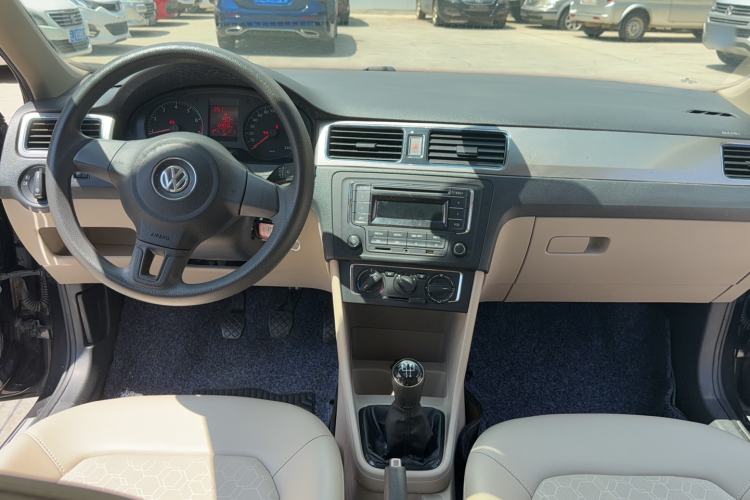 Used Volkswagen Santana 2015 1.6L Manual Comfort Edition Center Console