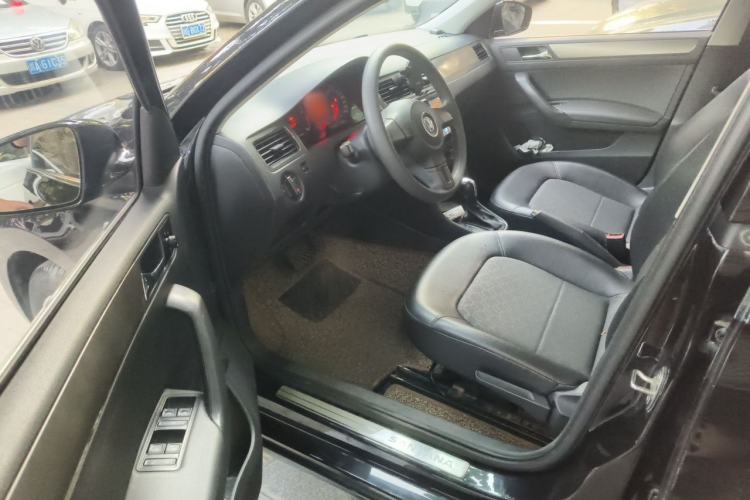 Used Volkswagen Santana 2015 1.6L Automatic Comfort Edition Driver Seat