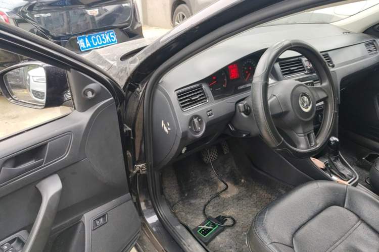 Used Volkswagen Santana 2015 1.6L Automatic Fashion Edition Driver Seat